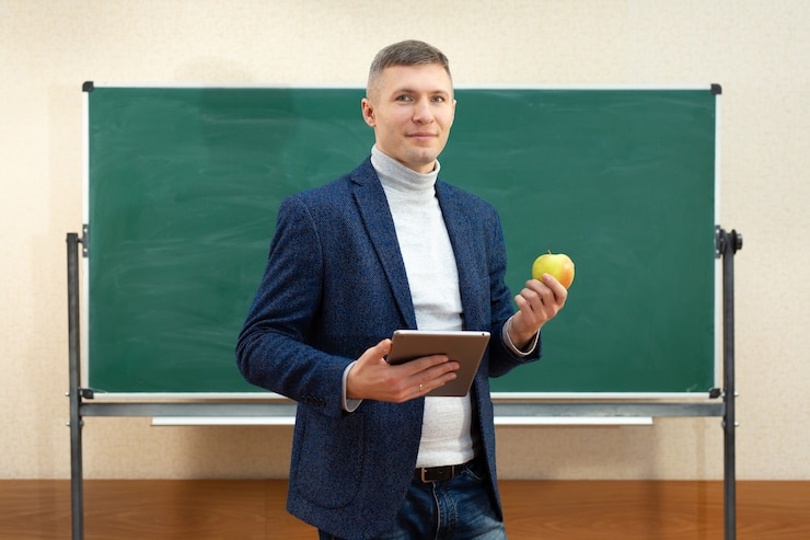 руководитель образовательного центра