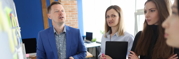 менеджер по внутрикорпоративным коммуникациям